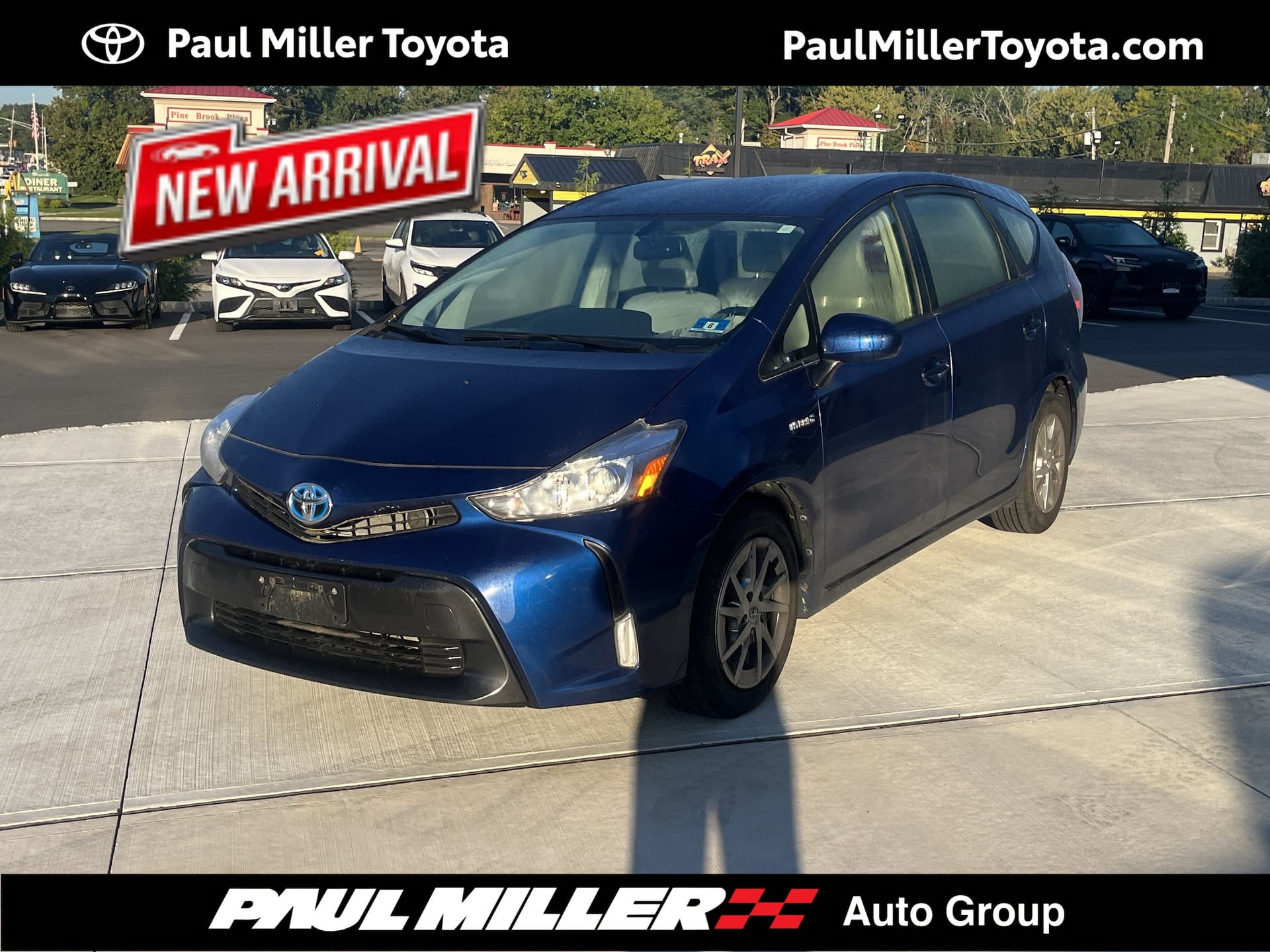 2016 Toyota Prius v Five — photo 1 of 6