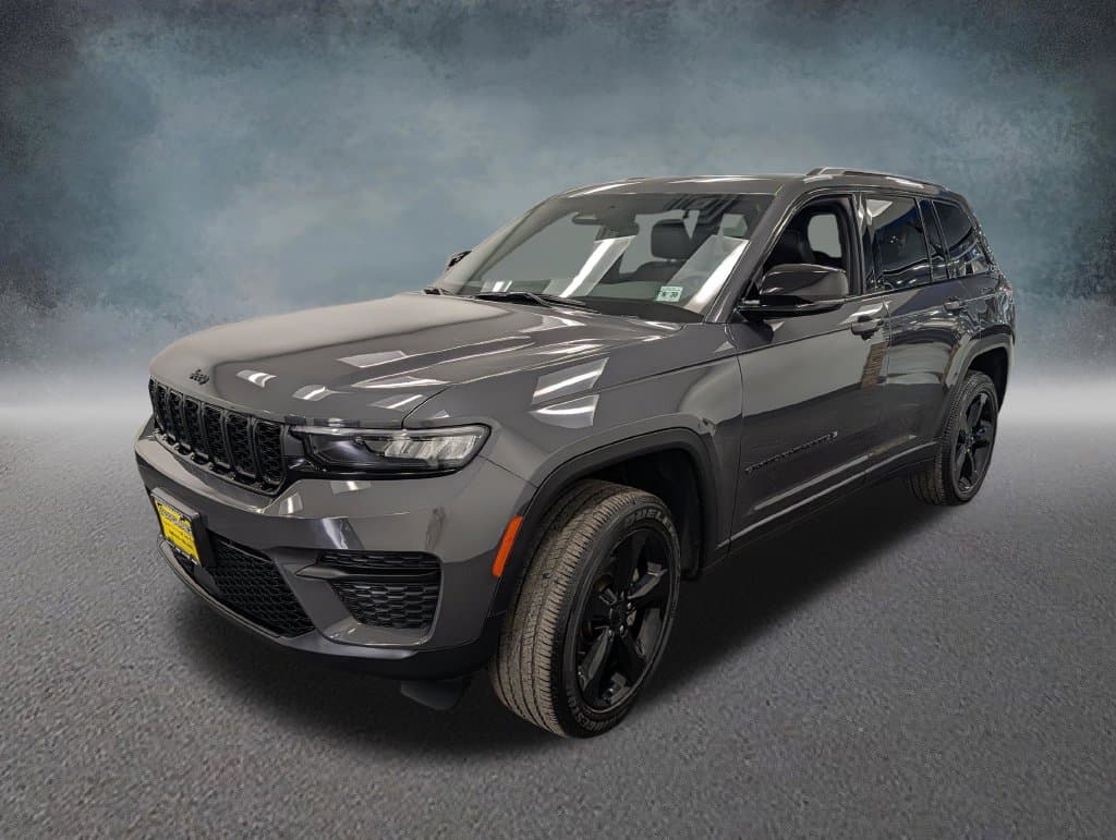 2025 Jeep Grand Cherokee Altitude X — photo 1 of 38