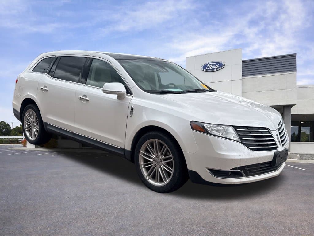 2017 Lincoln MKT Elite — photo 1 of 33