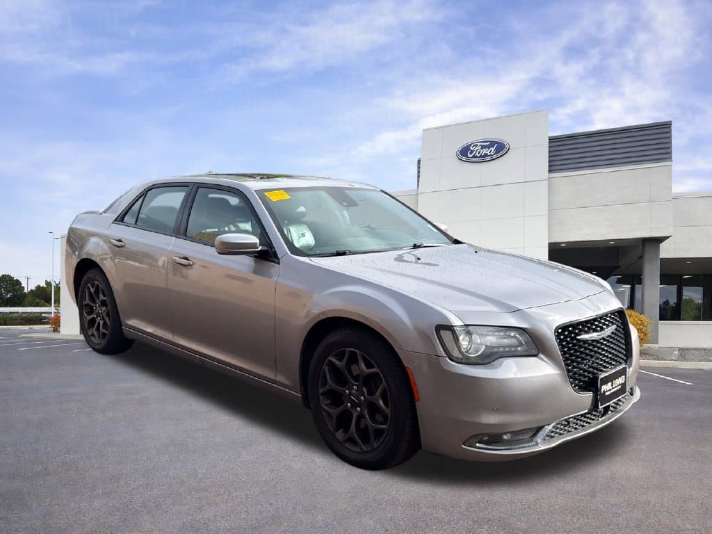 2018 Chrysler 300 Base — photo 1 of 34