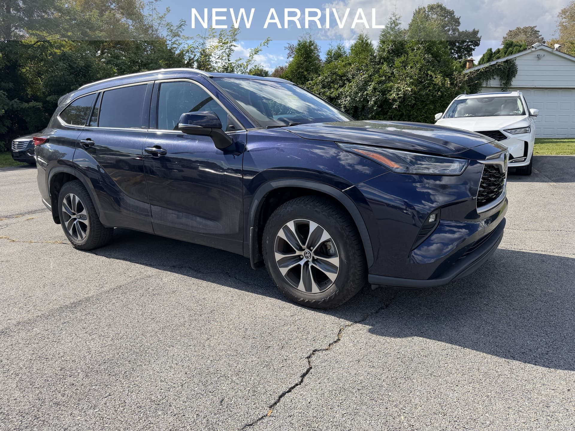 2022 Toyota Highlander XLE — photo 1 of 9