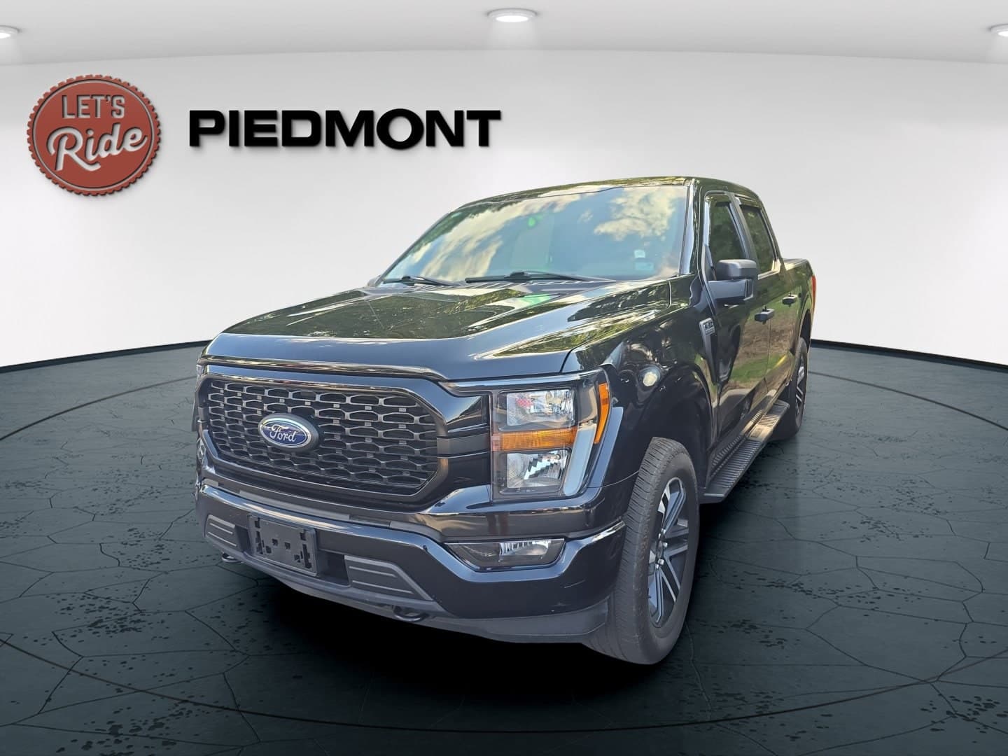 2023 Ford F-150 XL — photo 1 of 3