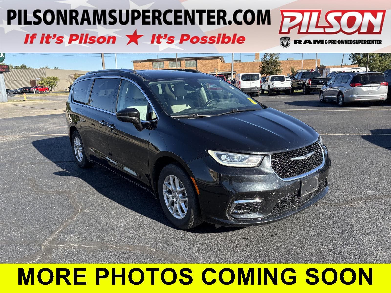 2021 Chrysler Pacifica Touring L — photo 1 of 9