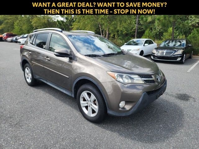 2014 Toyota RAV4 XLE — photo 1 of 28
