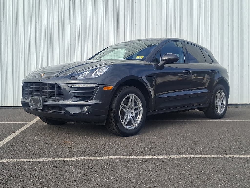 2017 Porsche Macan Base — photo 1 of 36