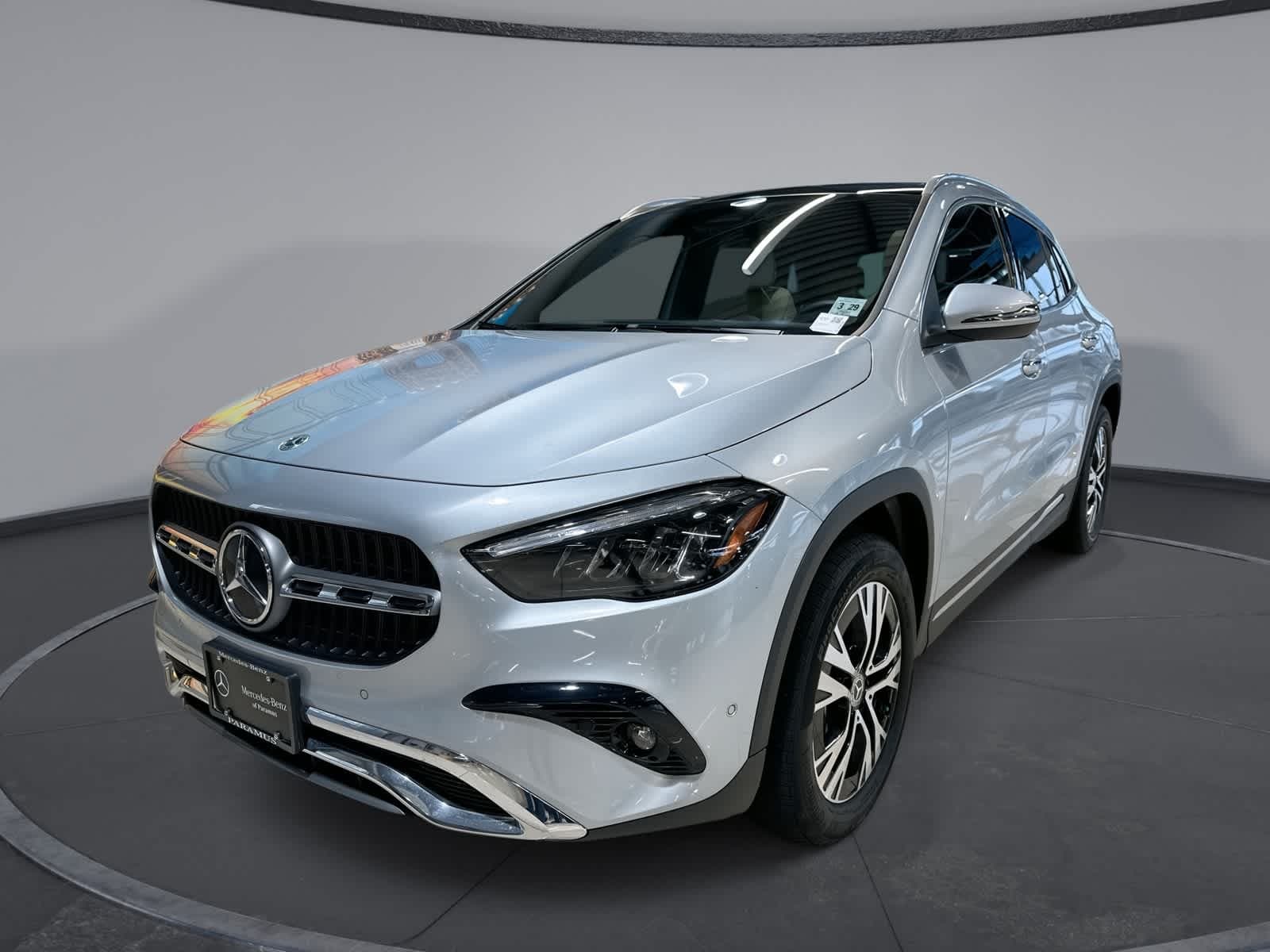 2024 Mercedes-Benz GLA Base — photo 1 of 33