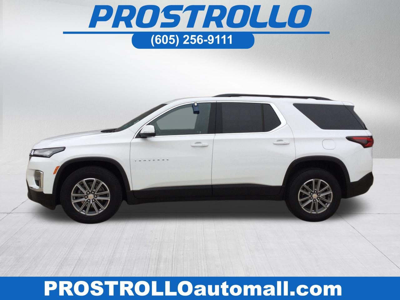 2023 Chevrolet Traverse Base — photo 1 of 19