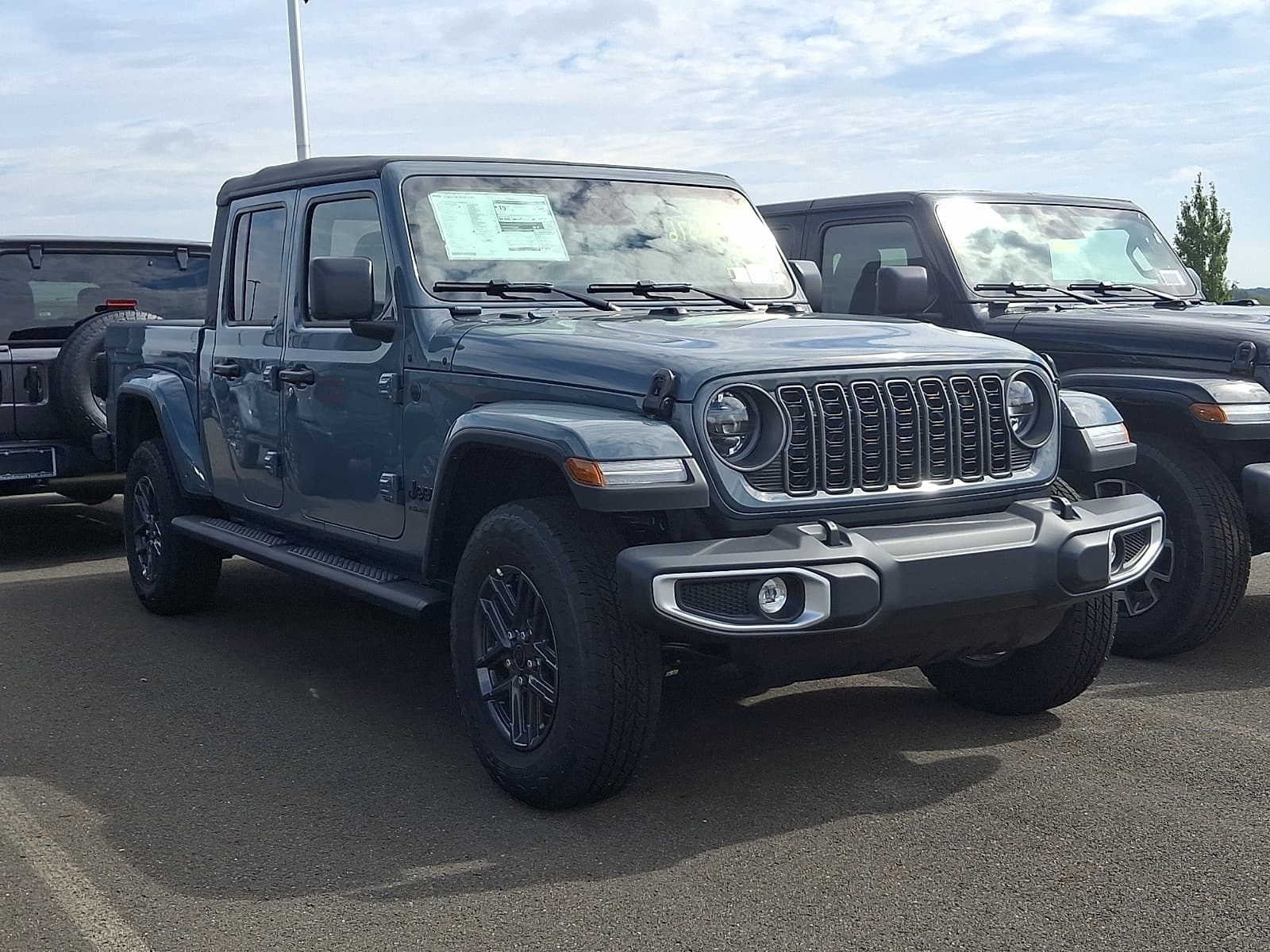 2026 Jeep Gladiator Sport S — photo 1 of 17