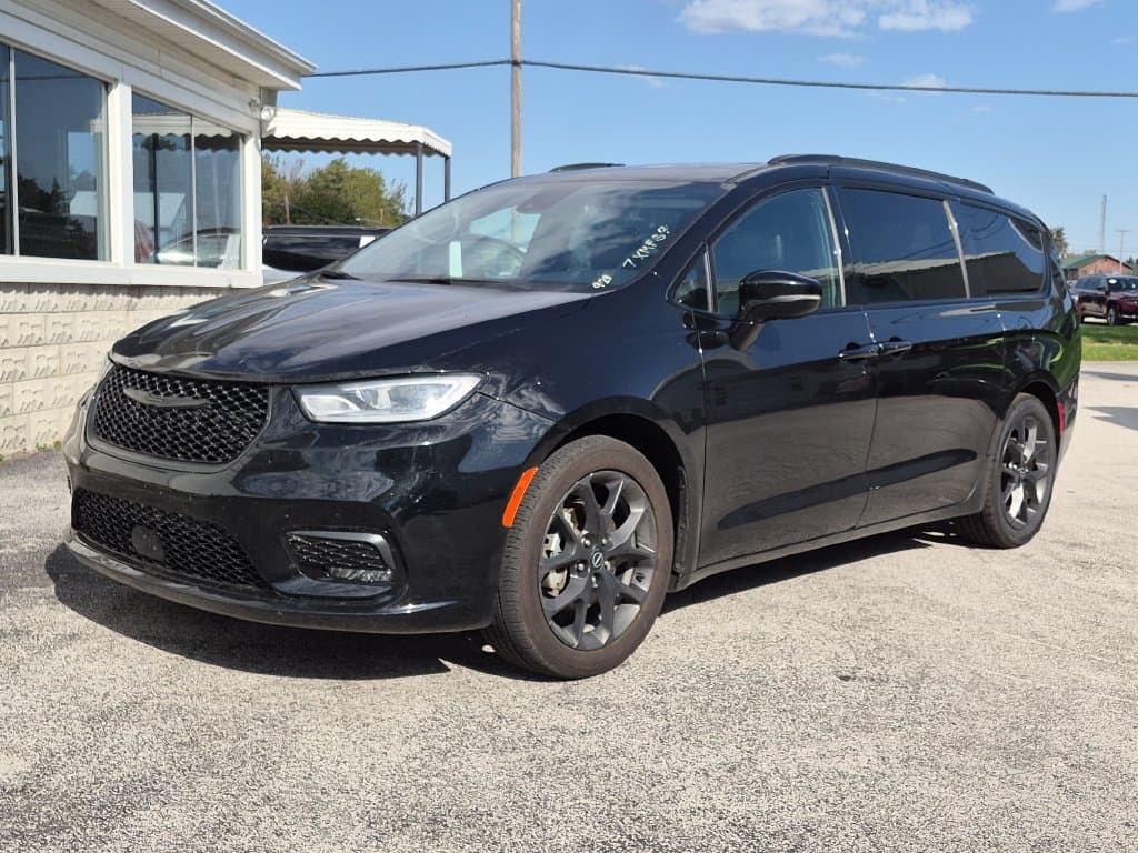 2025 Chrysler Pacifica Limited — photo 1 of 8