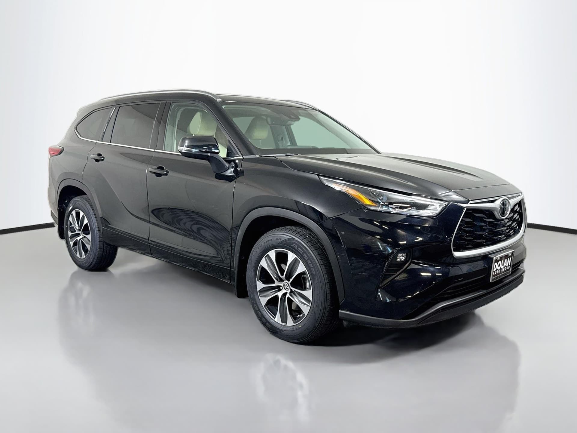 2021 Toyota Highlander XLE — photo 1 of 40