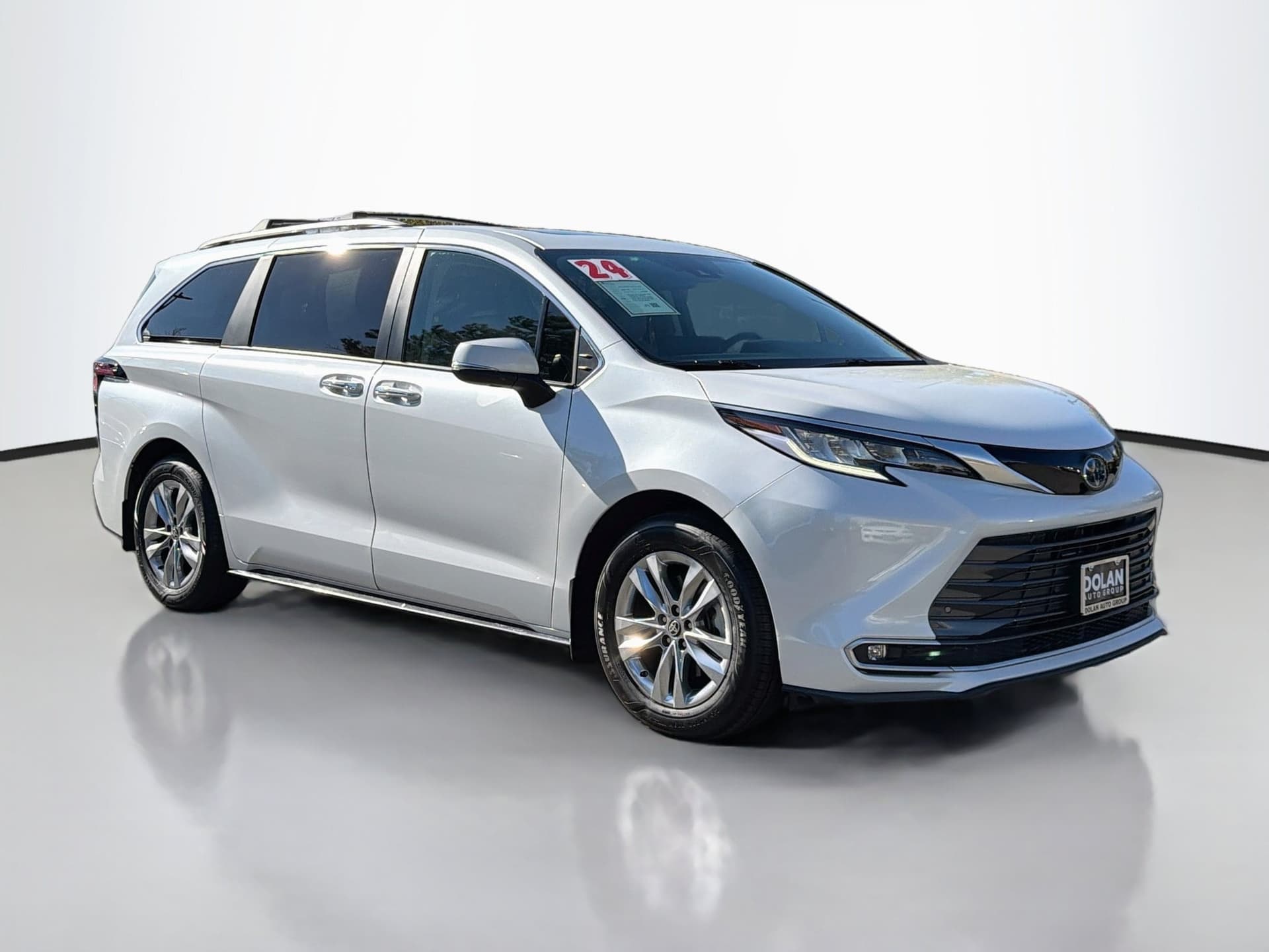 2024 Toyota Sienna Limited — photo 1 of 40