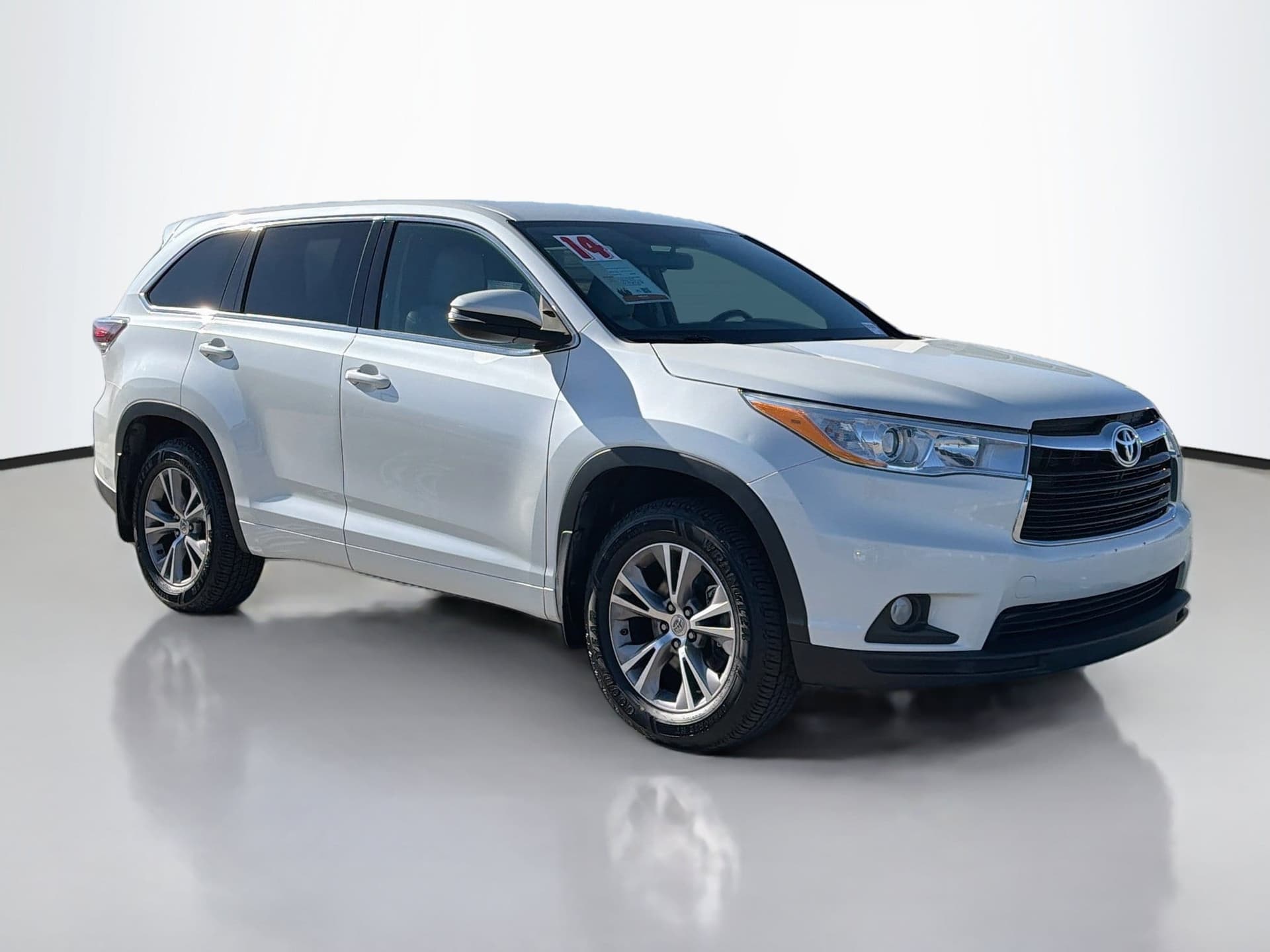 2014 Toyota Highlander Base — photo 1 of 36