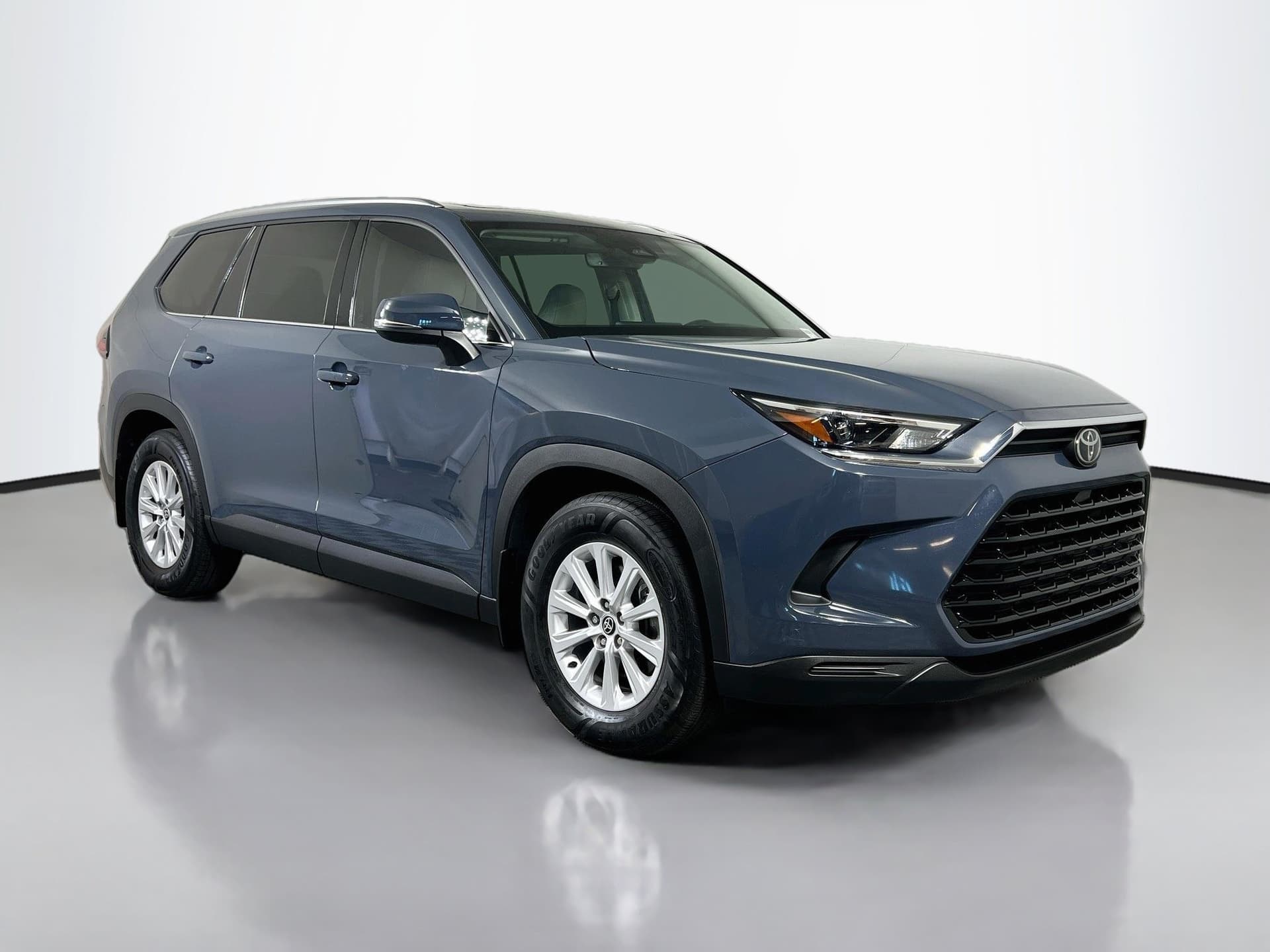 2025 Toyota Grand Highlander Hybrid XLE — photo 1 of 40