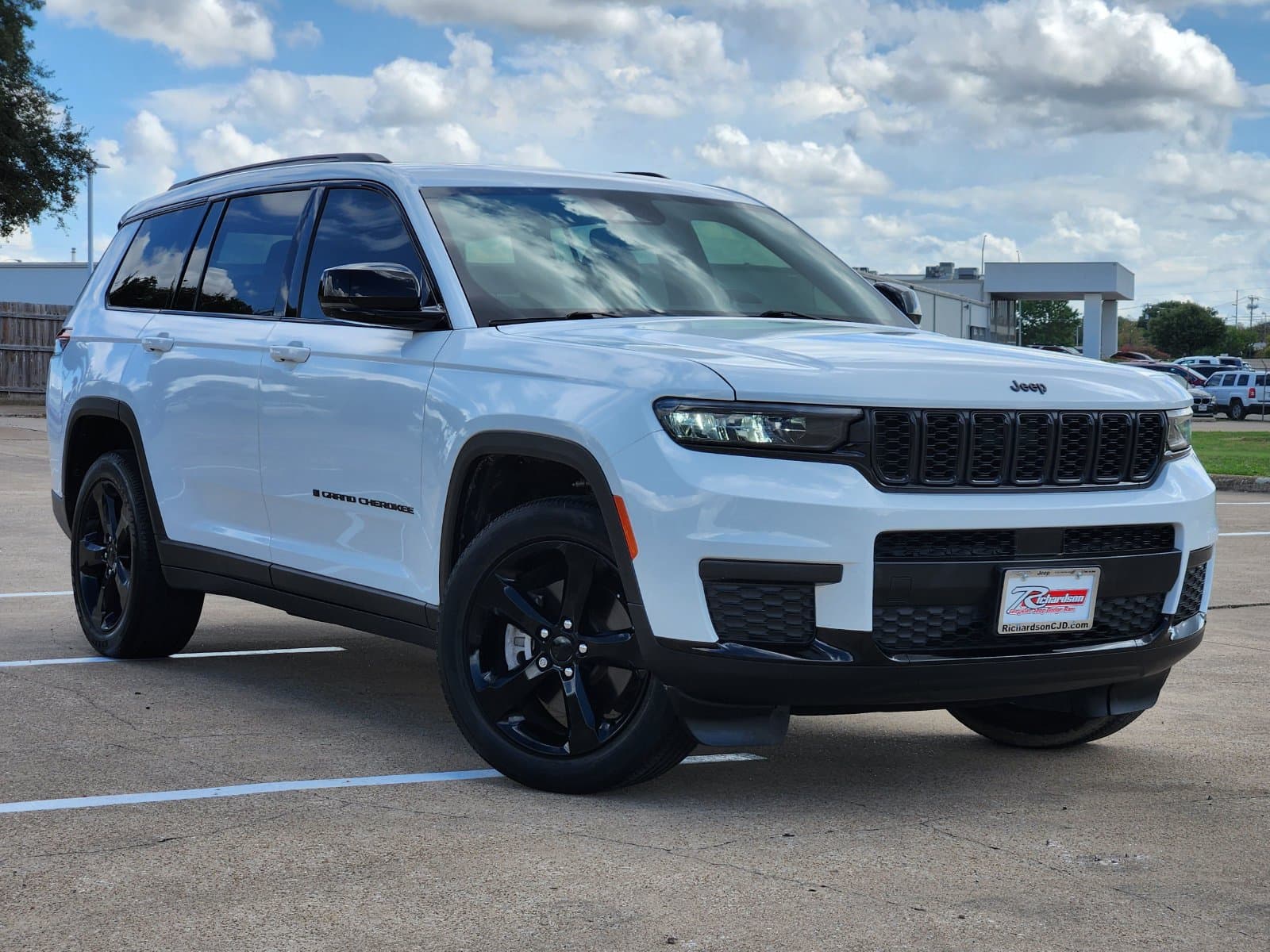 2024 Jeep Grand Cherokee L Laredo — photo 1 of 44