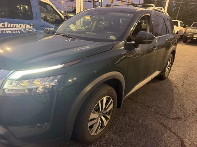 2024 Nissan Pathfinder SL — photo 1 of 14