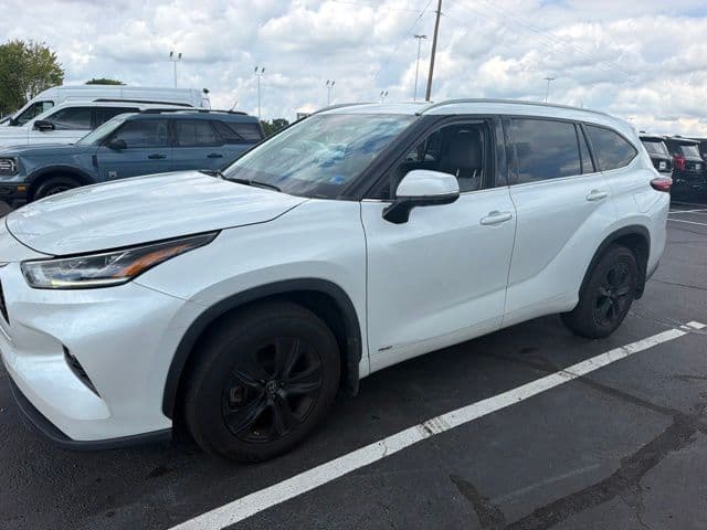 2022 Toyota Highlander Hybrid Bronze Edition — photo 1 of 15