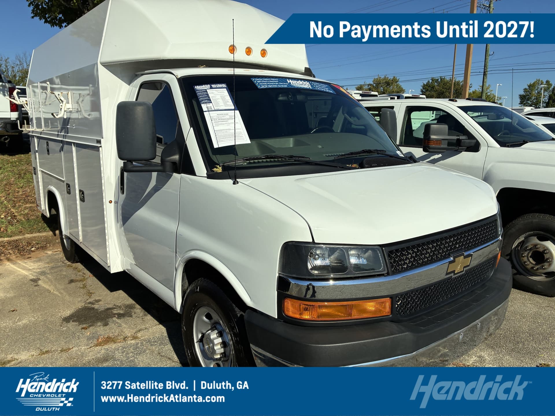2023 Chevrolet Express Commercial Cutaway Base — photo 1 of 9