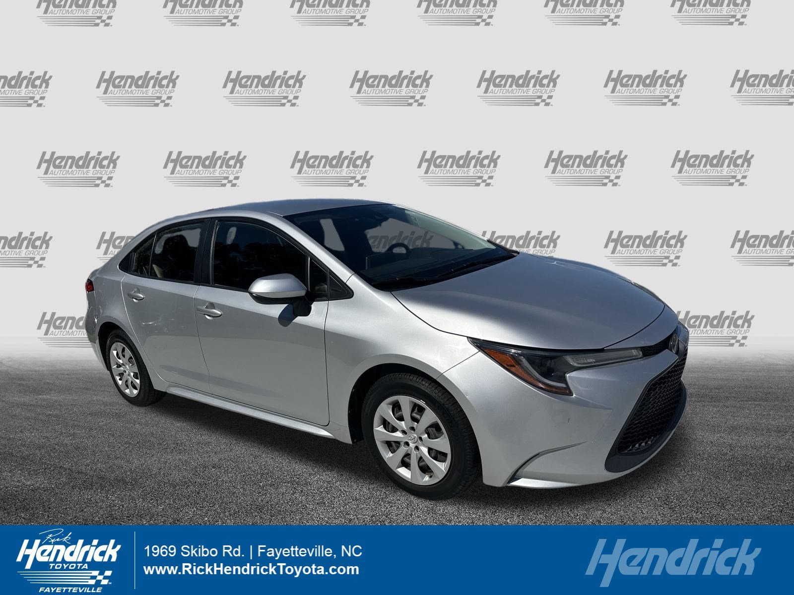 2020 Toyota Corolla LE — photo 1 of 36