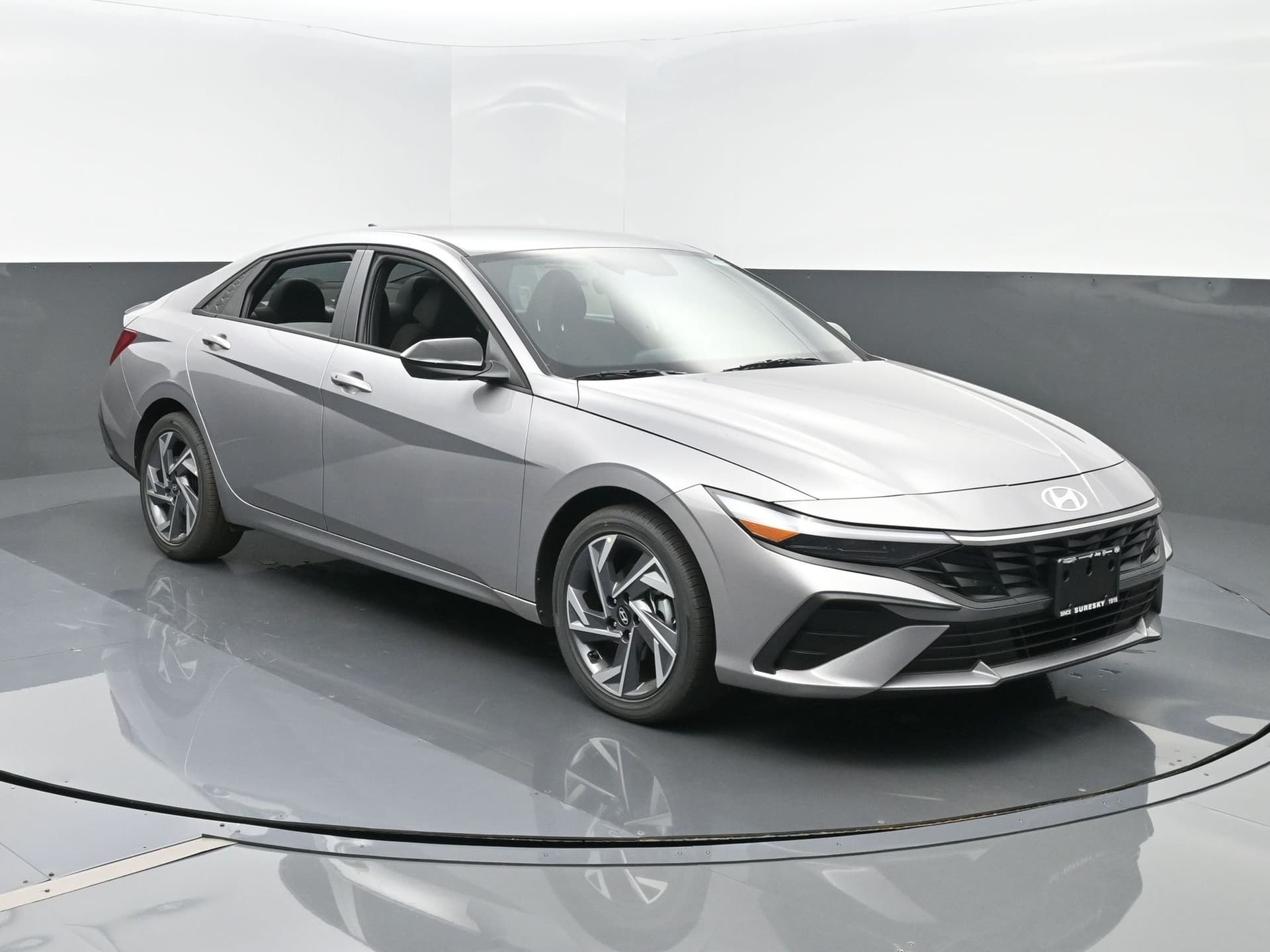 2025 Hyundai Elantra SEL Sport — photo 1 of 34
