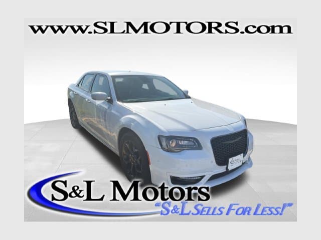 2022 Chrysler 300 Touring — photo 1 of 13