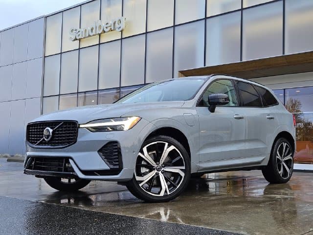 2025 Volvo XC60 Plug-In Hybrid Base — photo 1 of 30