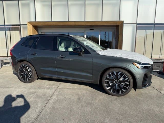 2027 Volvo XC60 Plug-In Hybrid Ultra — photo 1 of 3