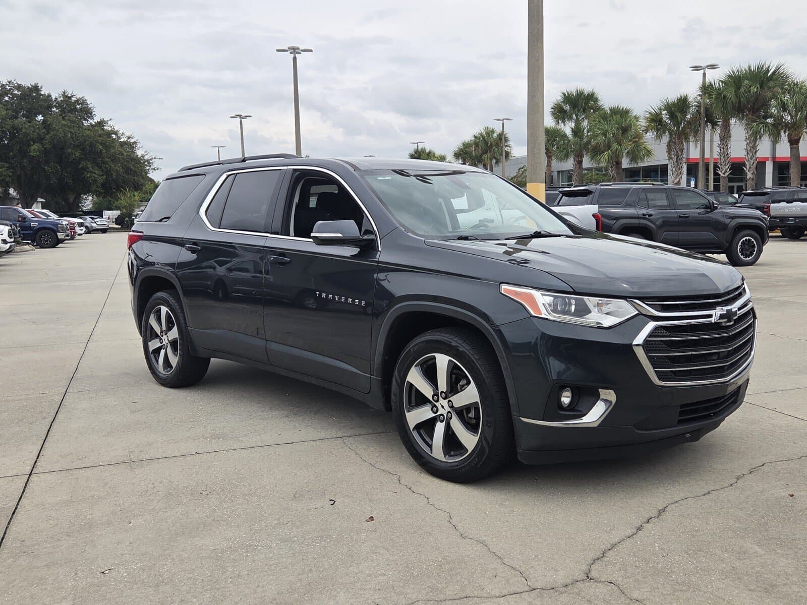 2019 Chevrolet Traverse LT Leather — photo 1 of 29