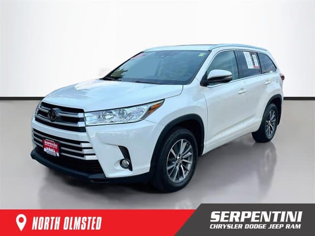 2017 Toyota Highlander Base — photo 1 of 37