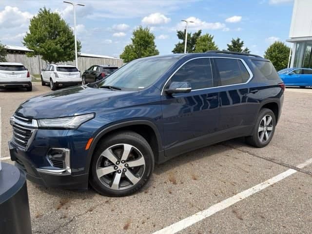 2023 Chevrolet Traverse LT Leather — photo 1 of 4