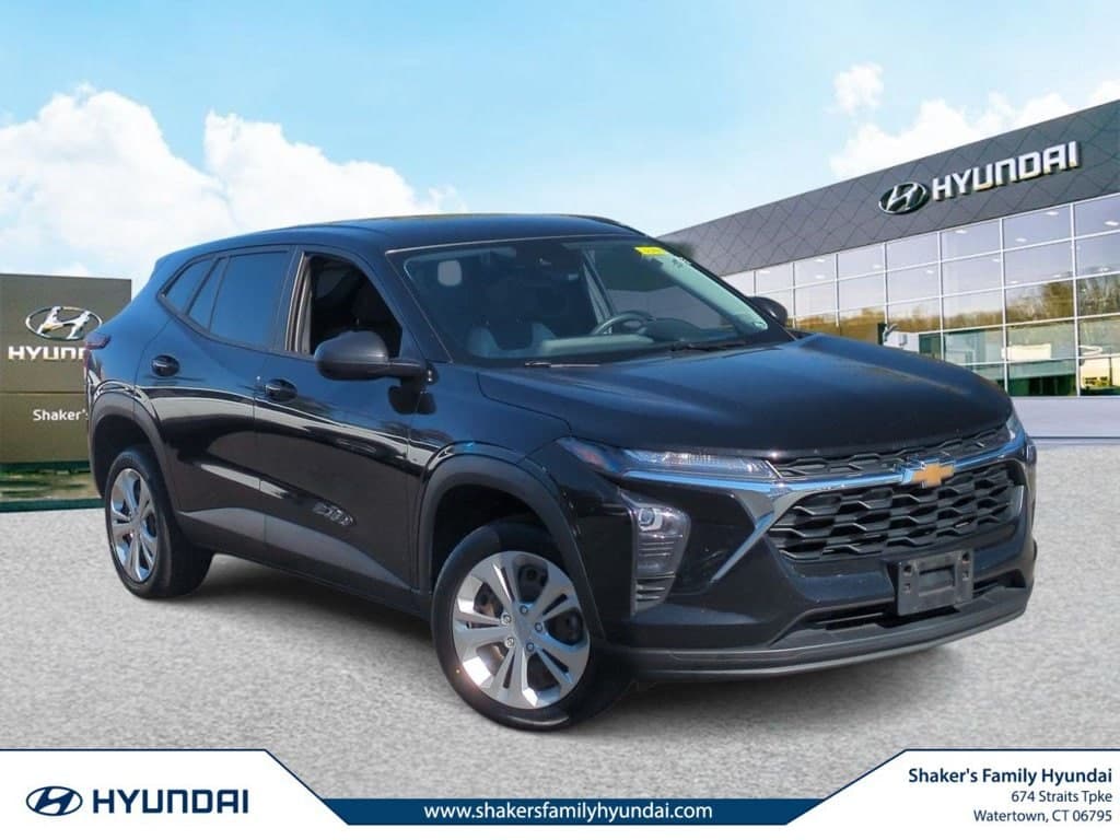 2024 Chevrolet Trax LS — photo 1 of 27