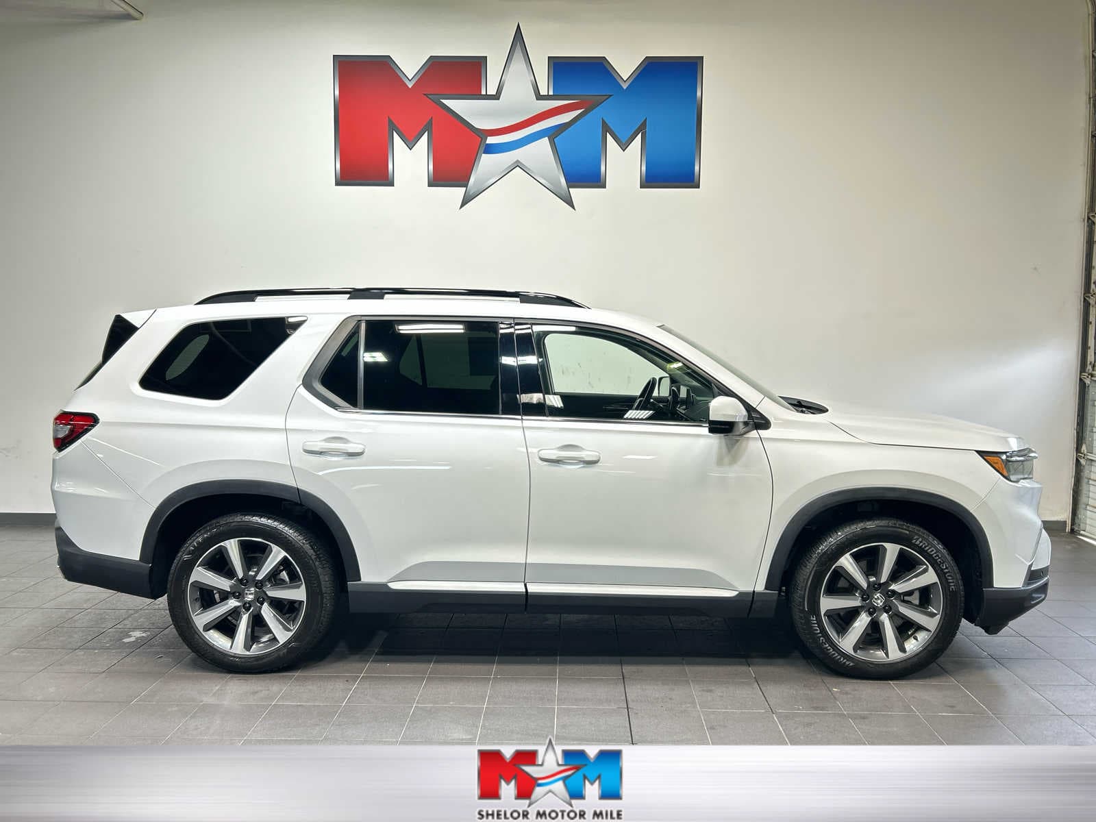2024 Honda Pilot Elite — photo 1 of 12