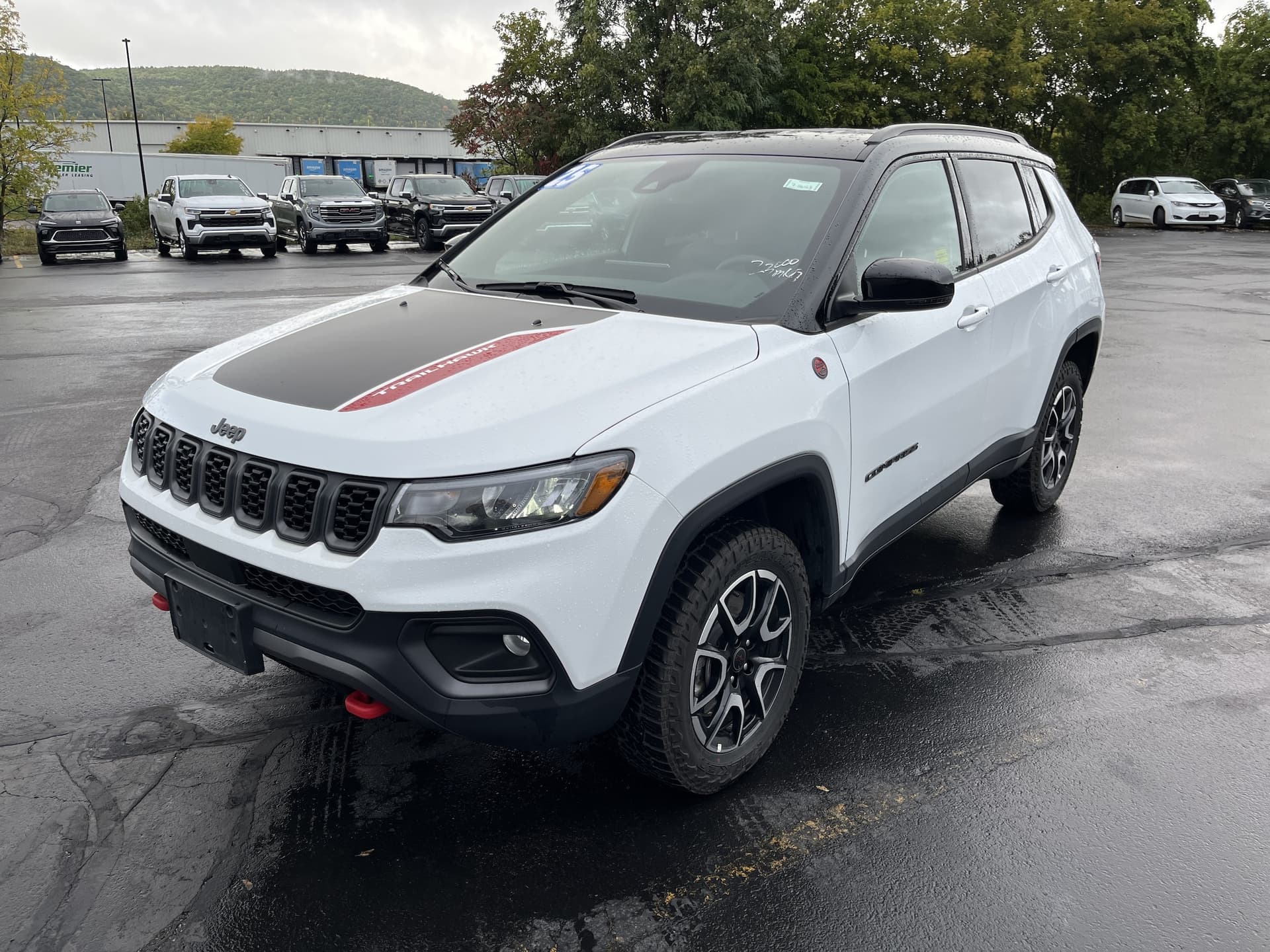 2025 Jeep Compass Trailhawk — photo 1 of 24