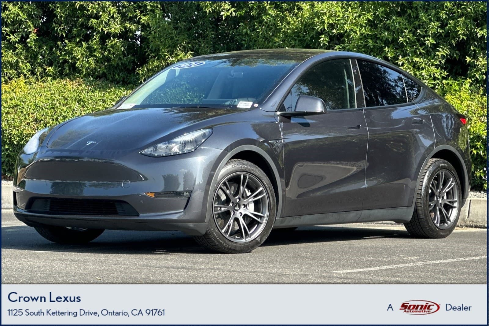 2024 Tesla Model Y Long Range — photo 1 of 31