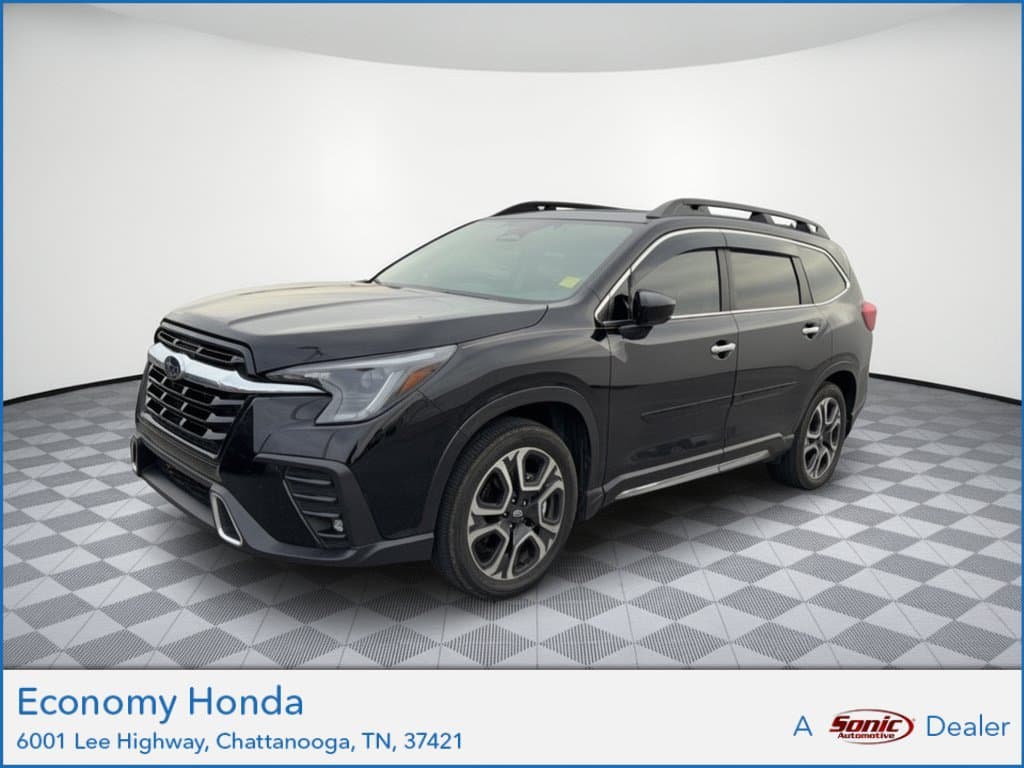 2025 Subaru Ascent Touring — photo 1 of 10