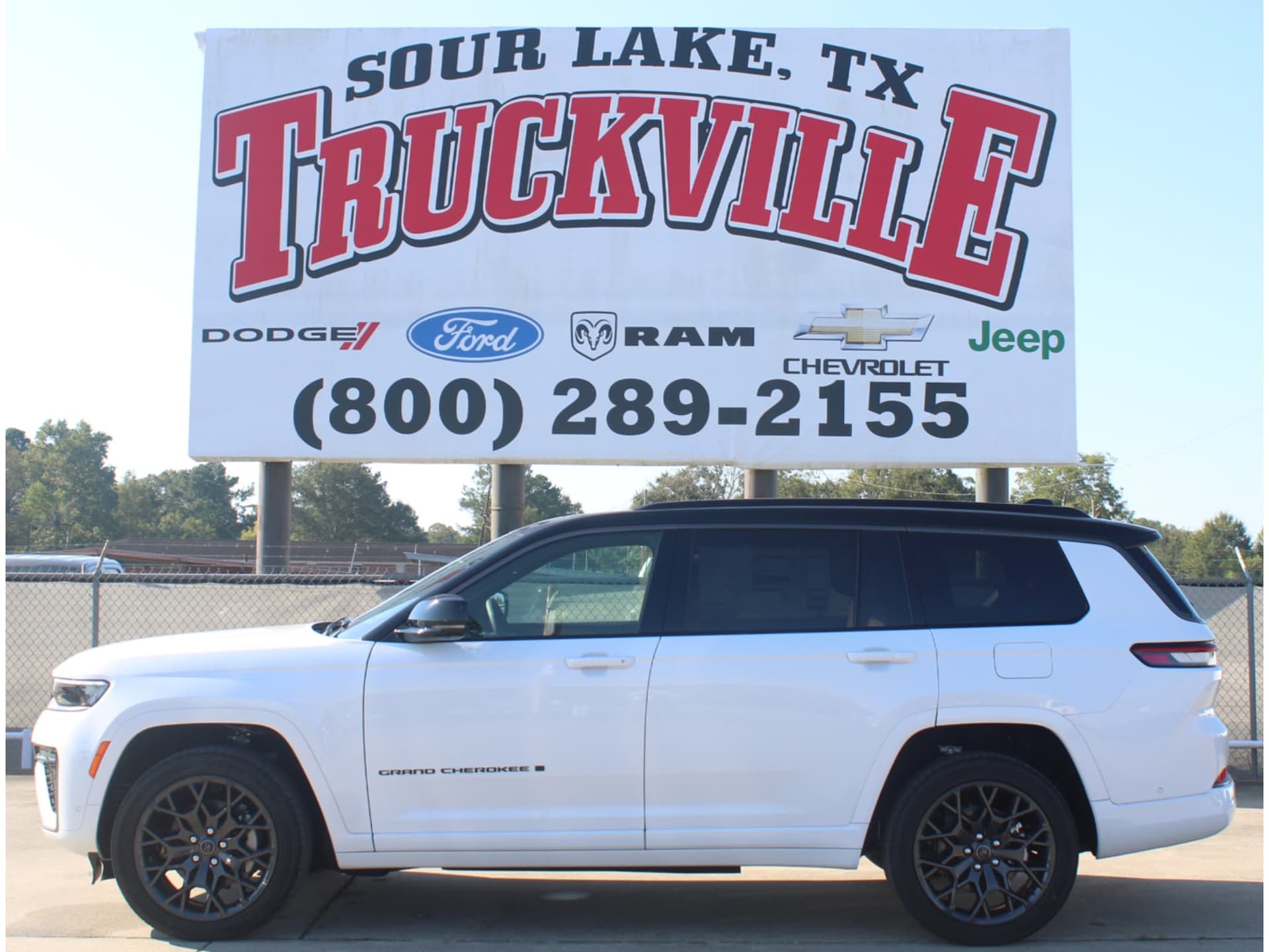 2027 Jeep Grand Cherokee Summit — photo 1 of 37