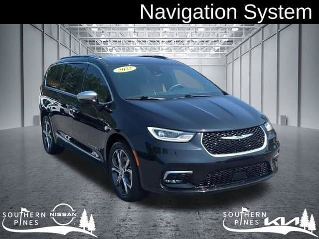 2022 Chrysler Pacifica Pinnacle — photo 1 of 48