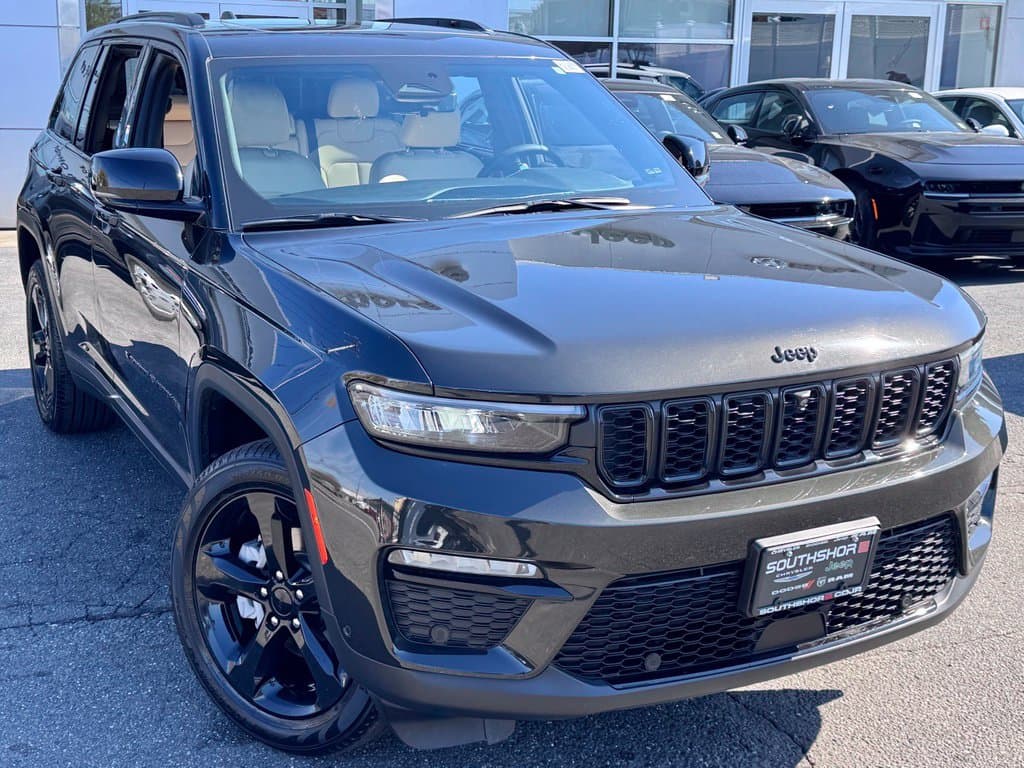 2023 Jeep Grand Cherokee Limited — photo 1 of 26