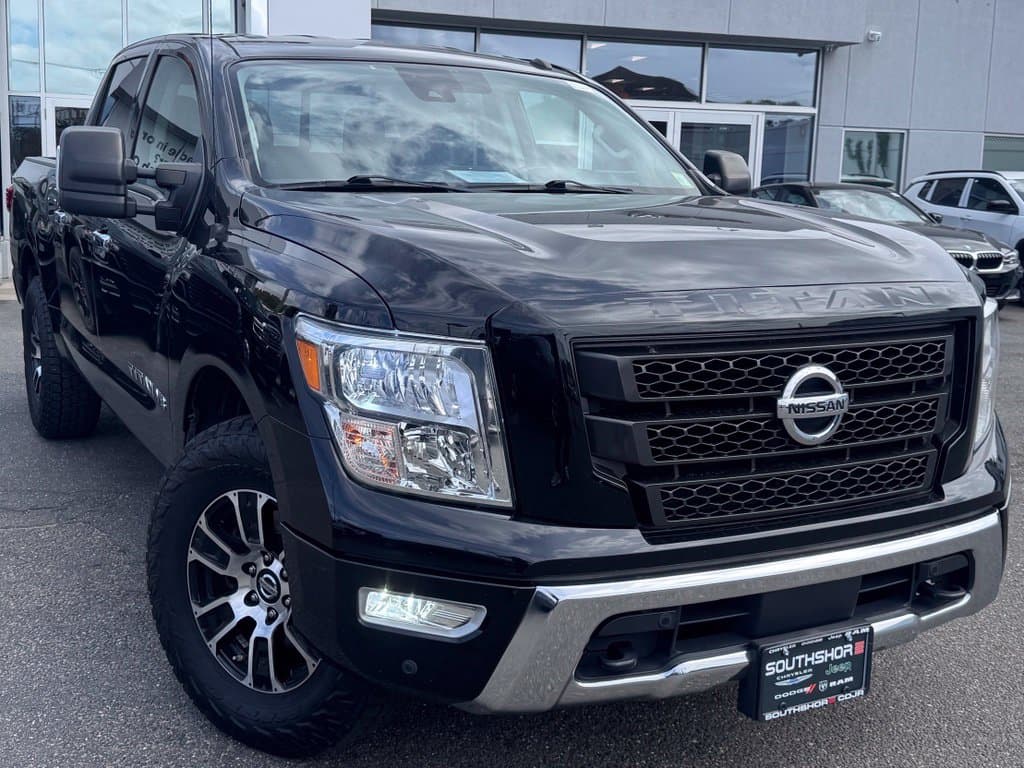 2020 Nissan Titan SV — photo 1 of 26