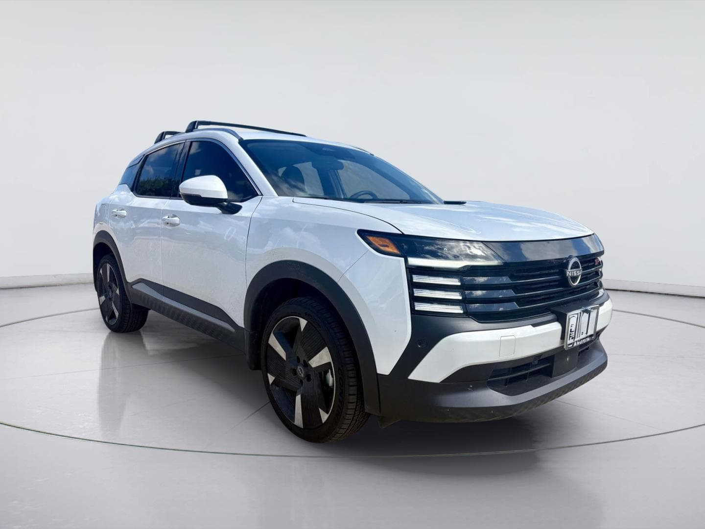 2025 Nissan Kicks SR — photo 1 of 20