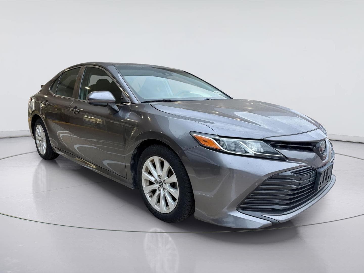 2018 Toyota Camry LE — photo 1 of 19