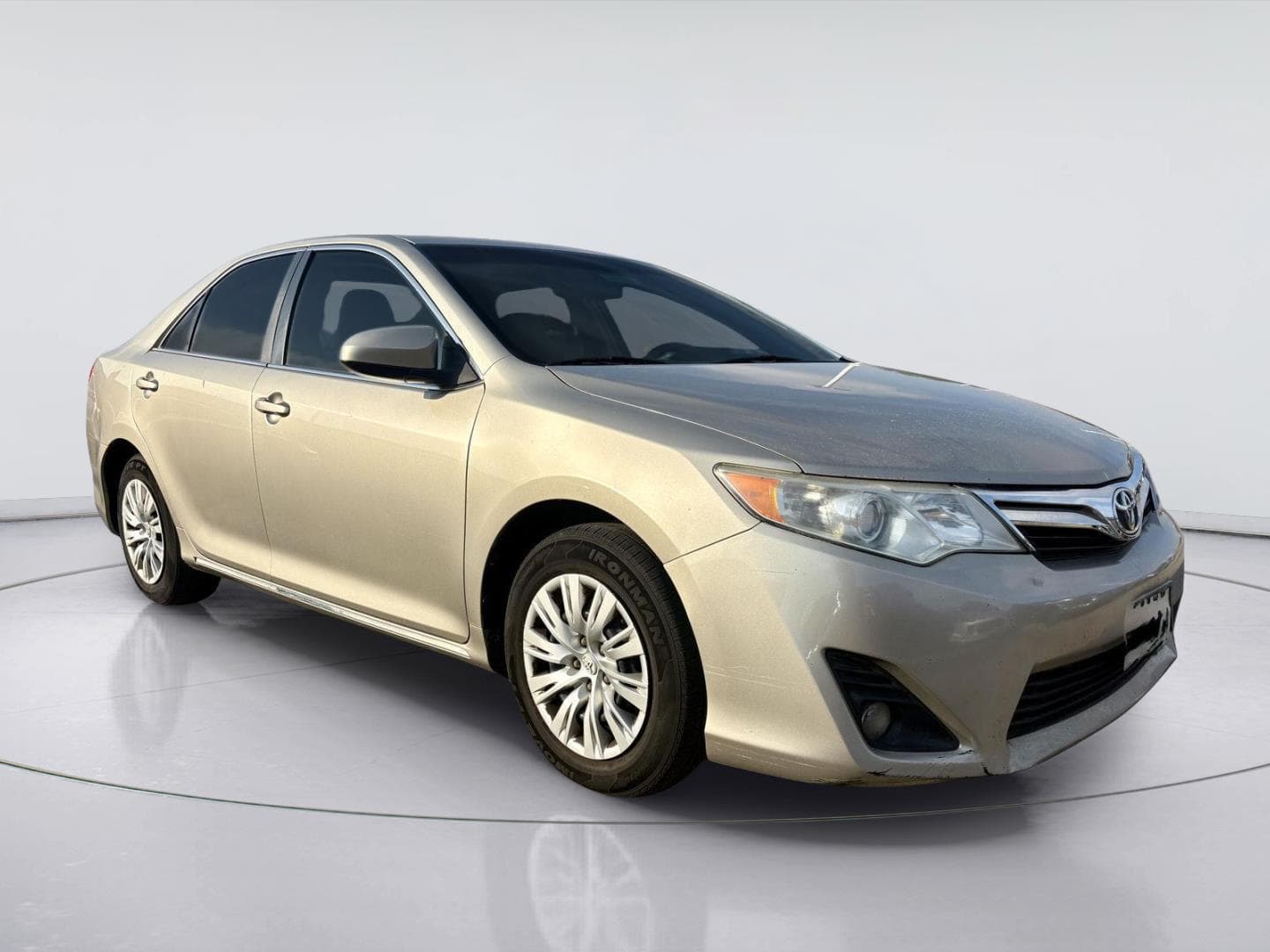 2014 Toyota Camry Base — photo 1 of 17