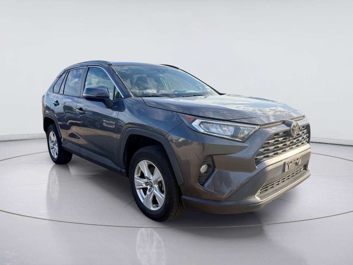2021 Toyota RAV4 XLE — photo 1 of 19
