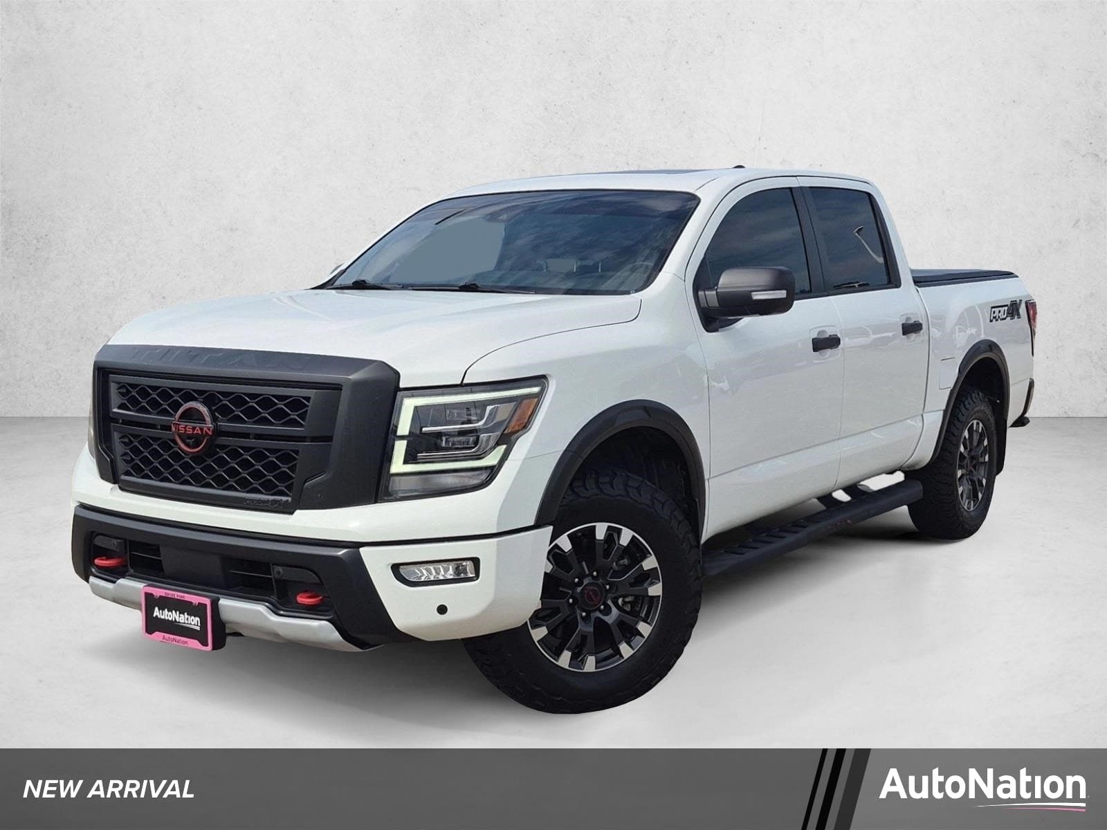 2023 Nissan Titan PRO-4X — photo 1 of 21