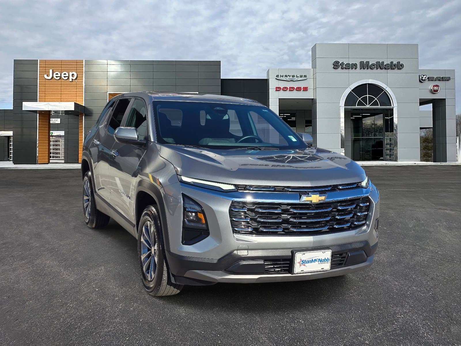 2025 Chevrolet Equinox FWD LT — photo 1 of 22
