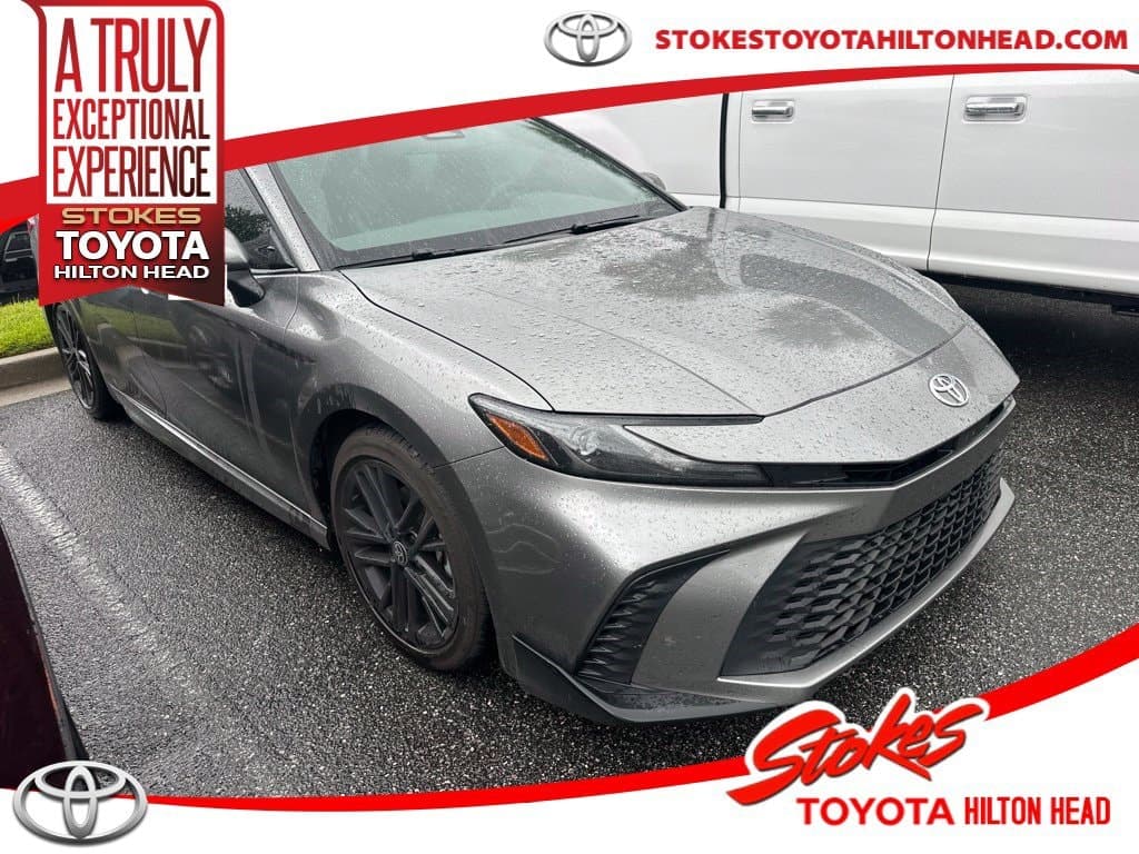 2025 Toyota Camry SE — photo 1 of 3