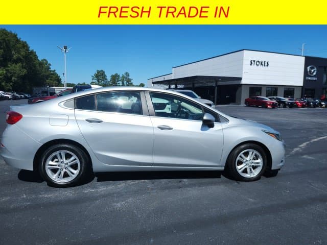 2016 Chevrolet Cruze LT — photo 1 of 31