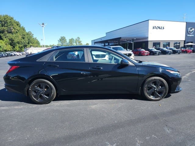 2023 Hyundai Elantra SEL — photo 1 of 31