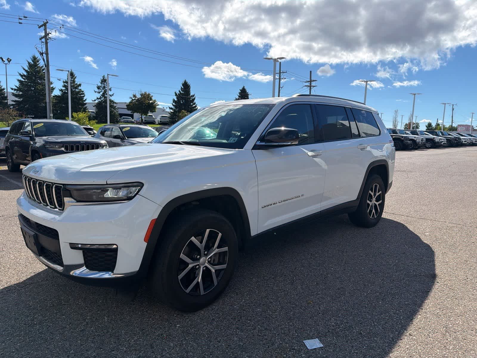 2023 Jeep Grand Cherokee L Limited — photo 1 of 24