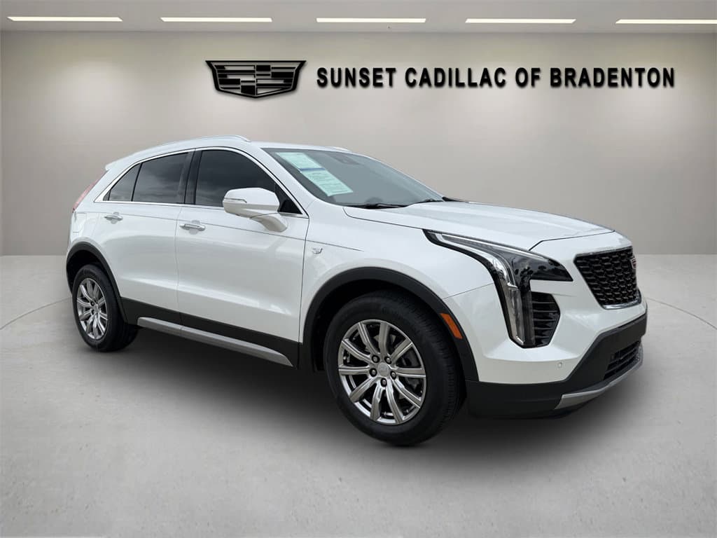 2022 Cadillac XT4 FWD Premium Luxury — photo 1 of 33