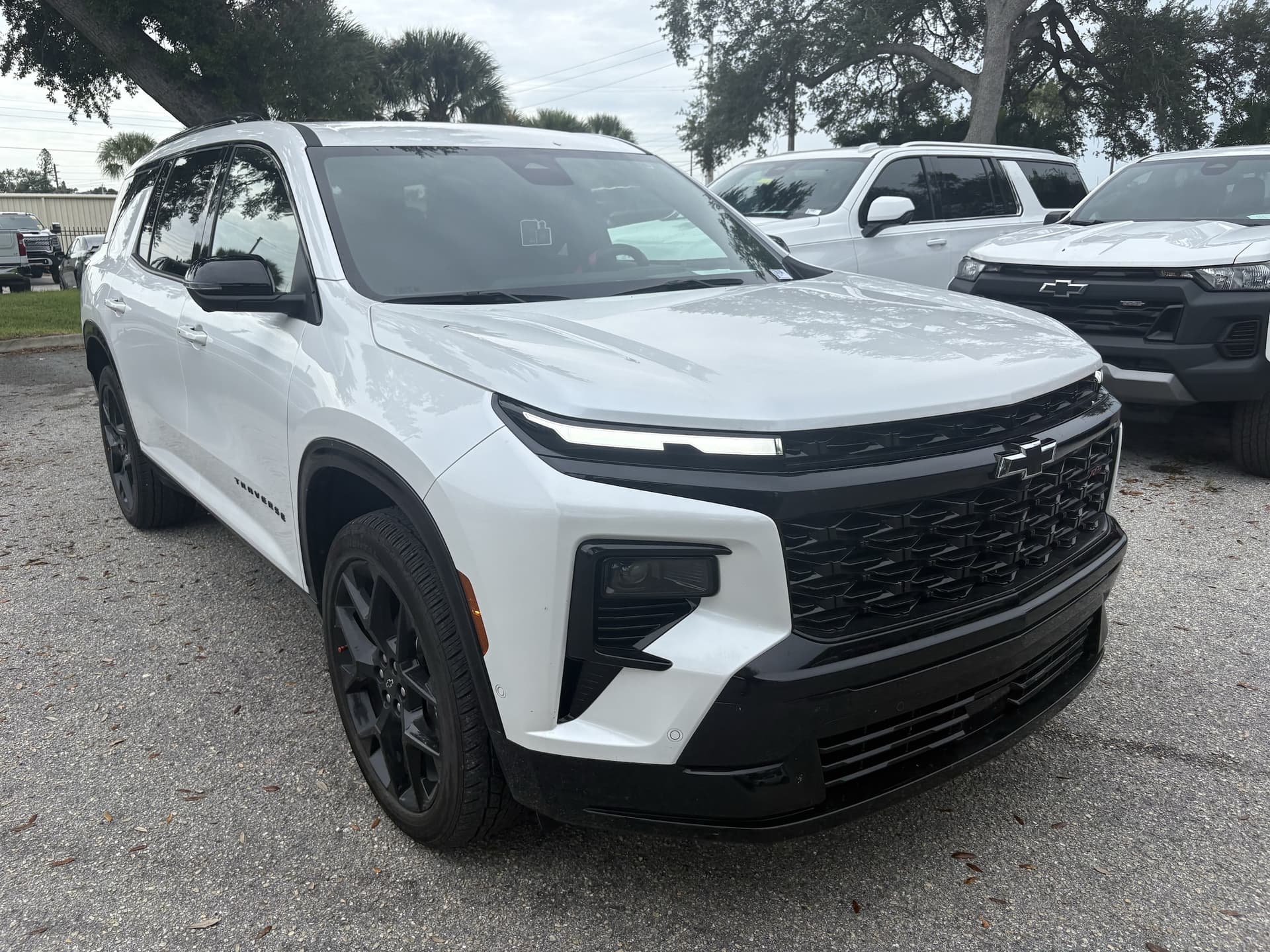 2025 Chevrolet Traverse FWD RS — photo 1 of 7